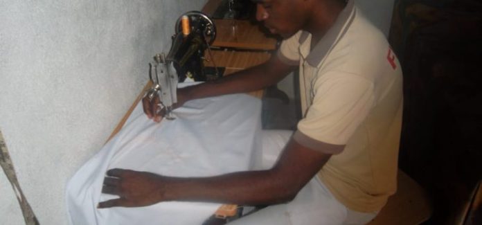 Aulas de costura em Angola