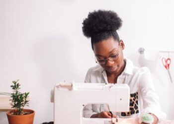 A Nova Era da Costura Como Jovens Influenciadores Estão Revolucionando o Mercado