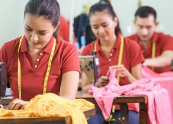 Salários Baixos e Condições de Trabalho O Verdadeiro Motivo da Falta de Costureiras