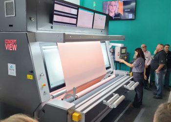 Revisão de malhas e tecidos ganha eficiência com a nova Smart Vision da Delta Máquinas