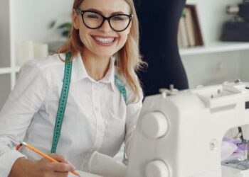 Empreendendo na Costura: Como Ser Encontrada por Quem Busca ‘Costureiras Perto de Mim’