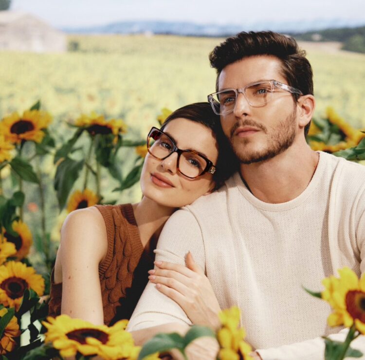 Outono chega com estilo e cores da estação são encontradas em acessórios