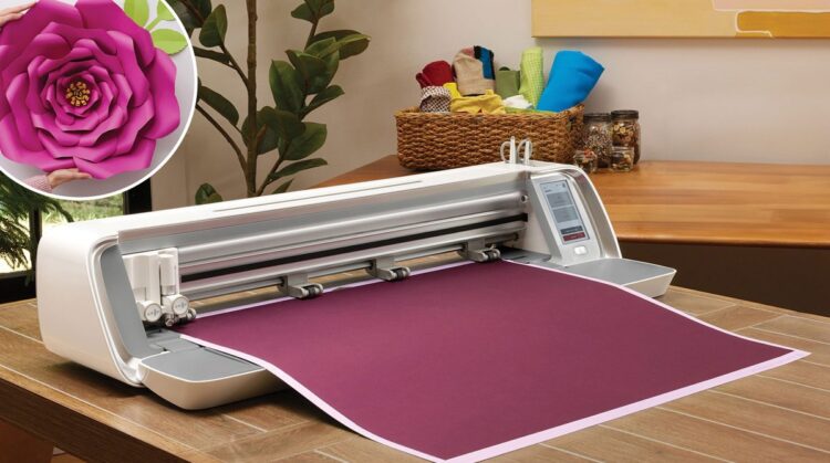 Singer entra no mercado de máquinas de corte e mira artesãs e empreendedoras