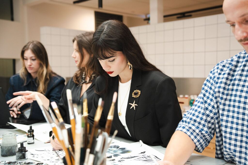 Da costura artesanal aos holofotes globais a jornada de Ingrid Assinnata, designer da H&M