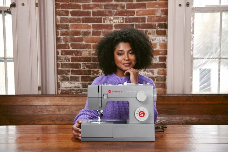 Costura supera 5,4 bilhões de views no TikTok e vira tendência entre jovens