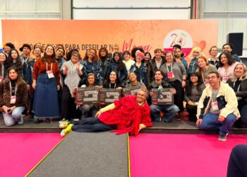 Jovens da ETEC/SP são premiados com máquinas Singer em desafio de moda realizado na Mega Artesanal